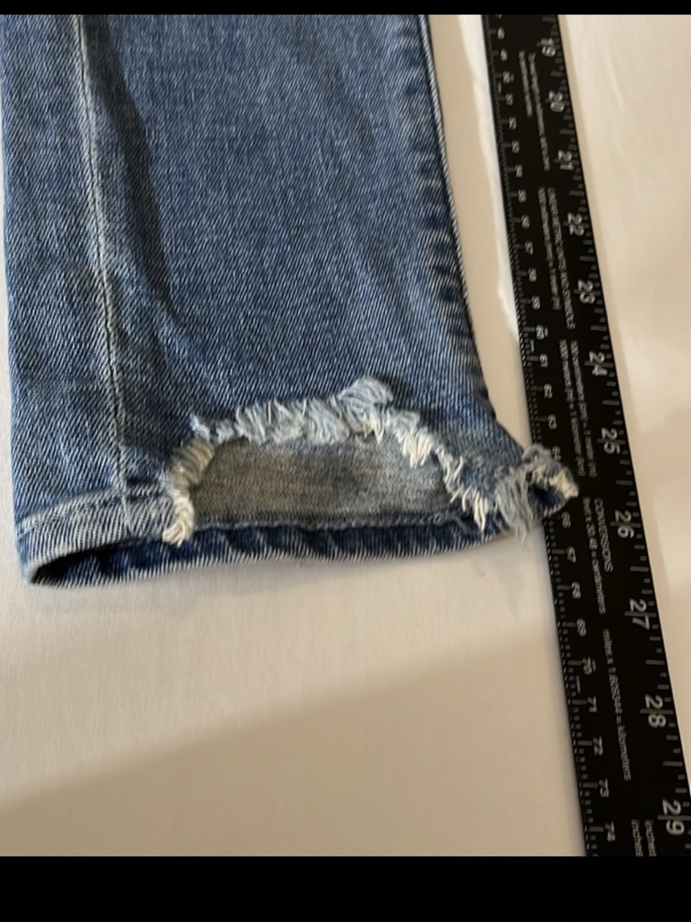 7 FOR ALL MANKIND size 26 blue jeans ANKLE GWENEVERE. stretch distressed hem - Picture 10 of 16